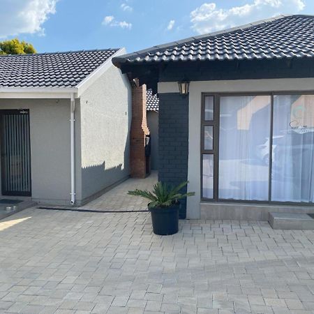 Staysure Guesthouse Alberton Exterior photo